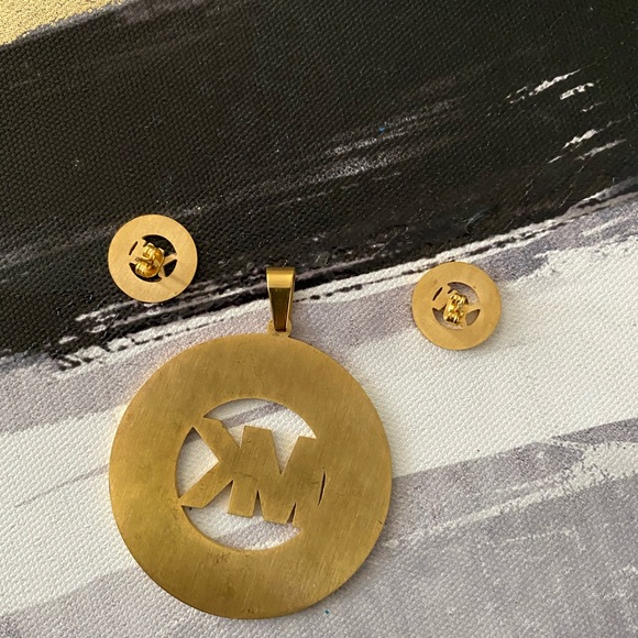 Michael Kors Pendant & Earing - Picture 4 of 7